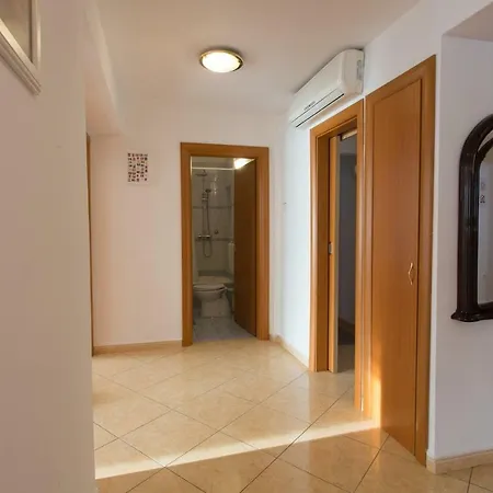 Spacious In City Center *