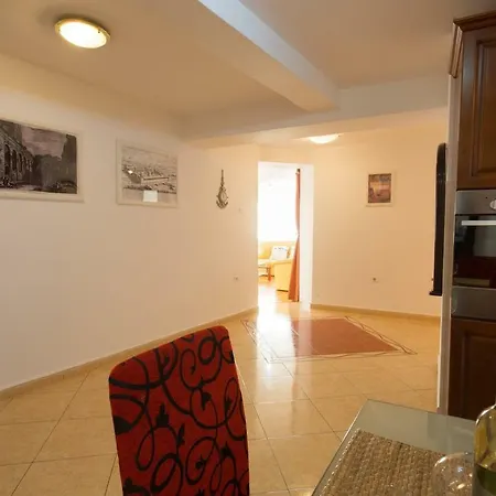 Apartment Spacious In City Center