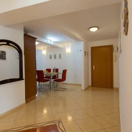 Apartment Spacious In City Center Split