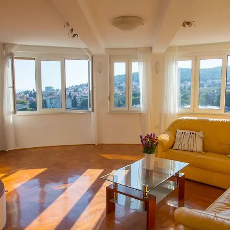 Apartment Spacious In City Center *