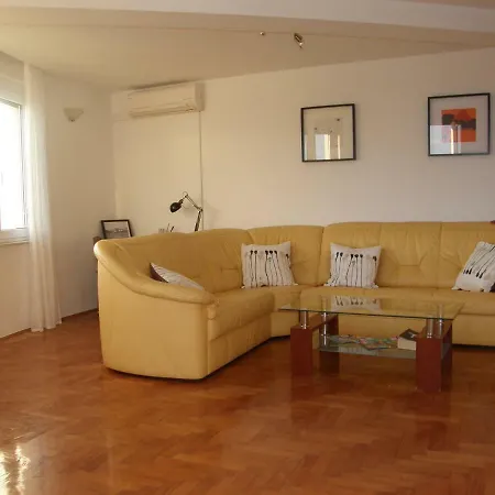 Spacious In City Center Apartament Split