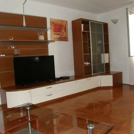 Spacious In City Center Apartament