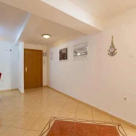 Spacious In City Center Apartament Split