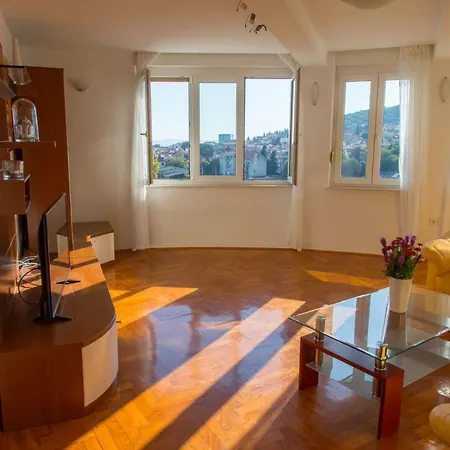 Spacious In City Center Apartament