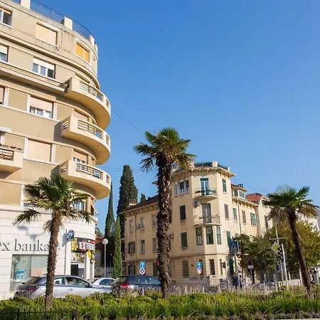 Apartament Spacious In City Center