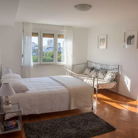 Spacious In City Center Apartament Split