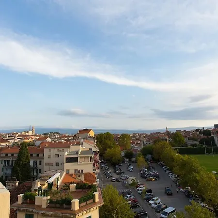 Spacious In City Center Apartament